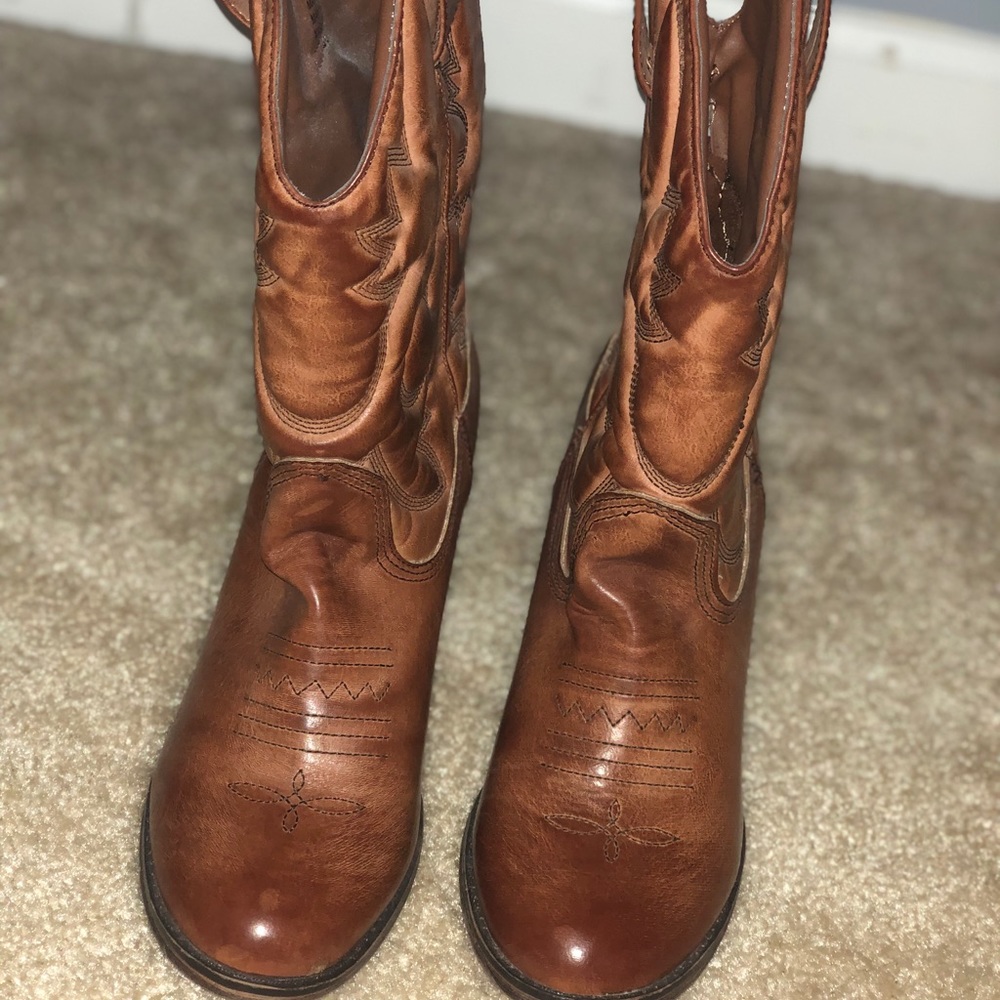 Brown cowgirl boots